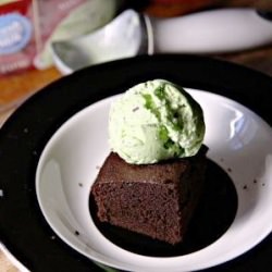 Easy and Simple Chocolate Brownie