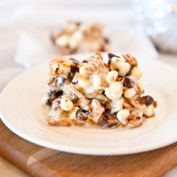 Deep Dish Golden Grahams S’mores Bars