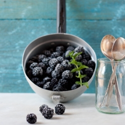 Blackberries Macaroon Tart