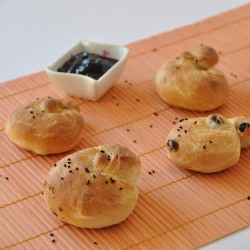 Raisins Bread Knots