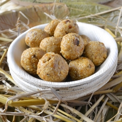 Oats and Walnut Ladoo