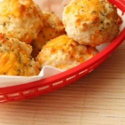 Garlic Cheddar Biscuits