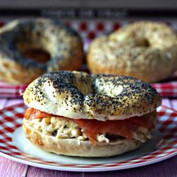 Bagels de Salmón y Huevos