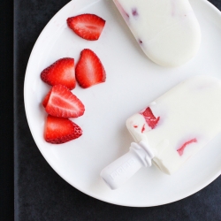 Vanilla And Strawberry Pops