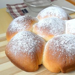 Buns with Plums and Poppy Seeds