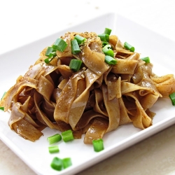 Rice Noodle with Soy & Spring Onion