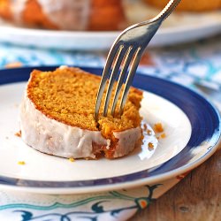 Pumpkin Cake with Cinnamon Glaze