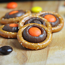 Halloween Pretzel Rings