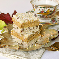 Streusel Cheesecake Bars