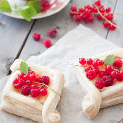 Puffs w/ Custard & Berries