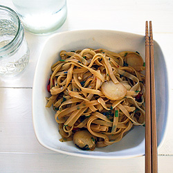 Spicy Basil Noodles