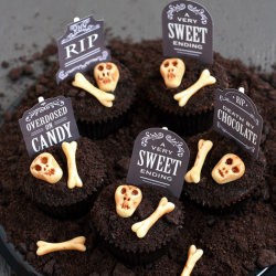 Graveyard Oreo Cupcakes Tutorial