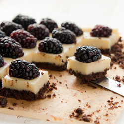 Blackberry Cheesecake Bites