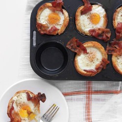 Amazing Bite Size Bacon Eggs Toast