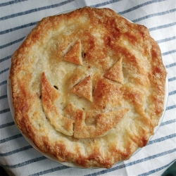 Jack-O-Lantern Apple Pie