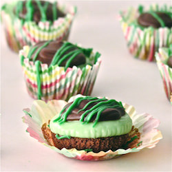 Mint Creme Brownie Cups