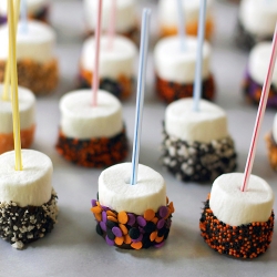 Halloween Dipped Marshmallow Pops