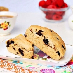 Peanut Butter and Chocolate Scones