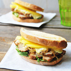 Sandwich Chicken and Mango Curry