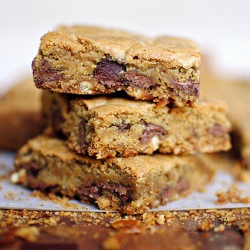 Cookie Bars with Pretzel Crust