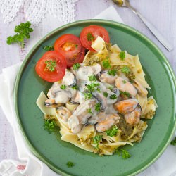 Pasta with Pesto and Mussels