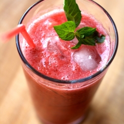 Strawberry-Ginger Spritzer