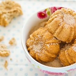 Apple & Cinnamon Bundt Cakes