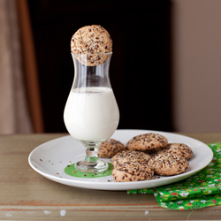 Crunchy Sesame Seed Cookies