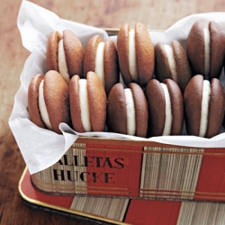 Chocolate Whoopies Pies