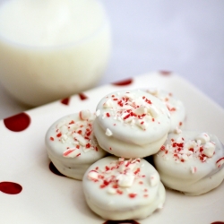 Peppermint Bark Oreos