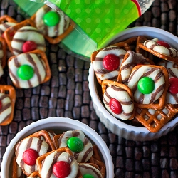 Holiday Pretzel Bites