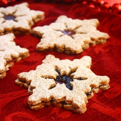 Linzer Cookies for Christmas