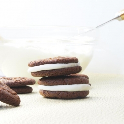 Gingersnap Cookie Sandwiches