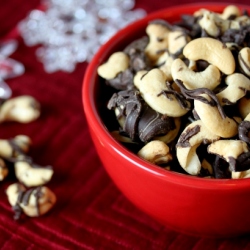 Chocolate-Drizzled Cashews