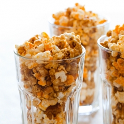 Cheddar and Caramel Popcorn Mix