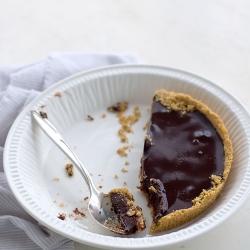 Chocolate Caramel Pretzel Pie