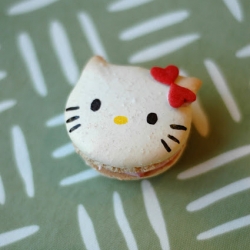 Hello Kitty Macaron