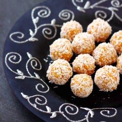 Apricot-Coconut Balls