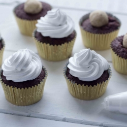 Red Velvet Meringue Cupcakes