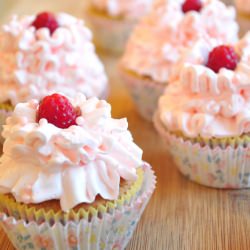 White Chocolate Raspberry Cupcakes