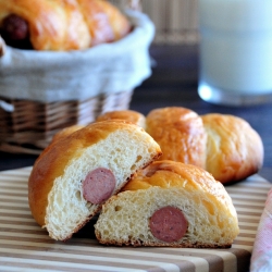 Hong Kong Bakery-Style Sausage Bun