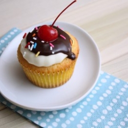 Banana Split Cupcakes