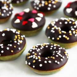 Matcha and Vanilla Doughnuts