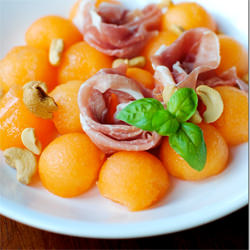 Prosciutto, Cantaloupe & Cashews