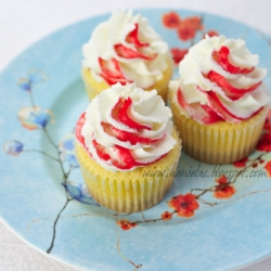 Raspberry Frappuccino Cupcakes