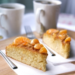 Mandarin Cake with Amaretto Crumble