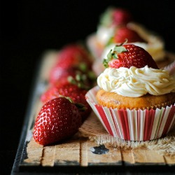 Strawberry and Chocolate Cupcakes