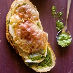 Bruschetta with Arugula Pesto