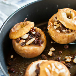 Baked Apples with Nuts and Spices