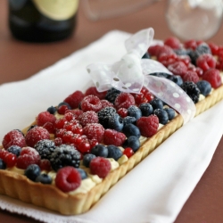 Tart with Cream and Fruit